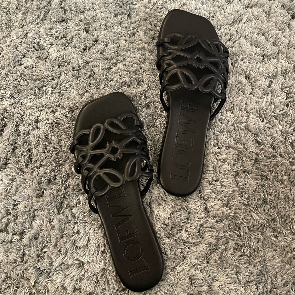 Loewe Petal Anagram Elegant sandals -Black | Gently used| Spring Summer Flats - Picture 5 of 5